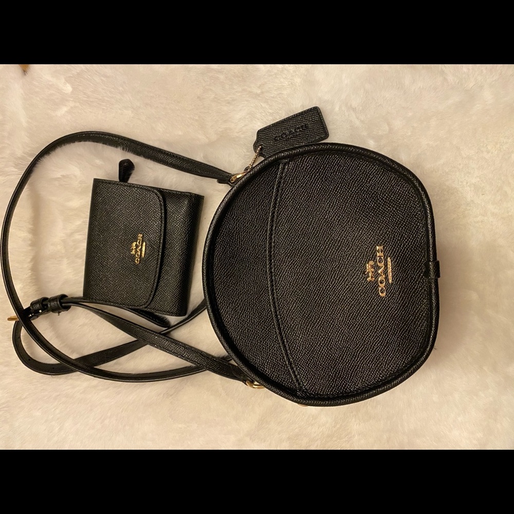 Coach - Picture 2 of 4